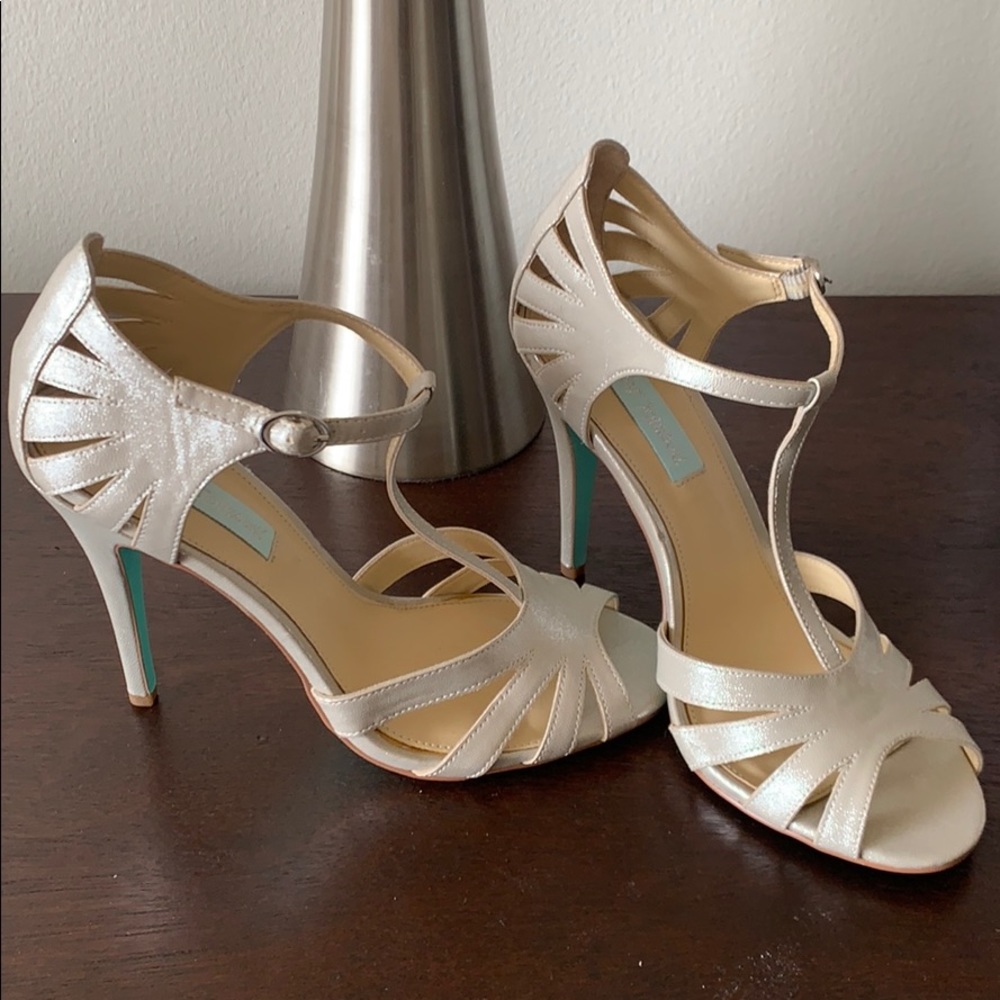 Betsey Johnson brand Silver Heels. Sz 7.5